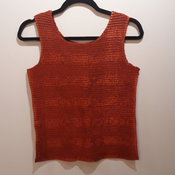 Crinkled Red Tank - Picture 1 of 2